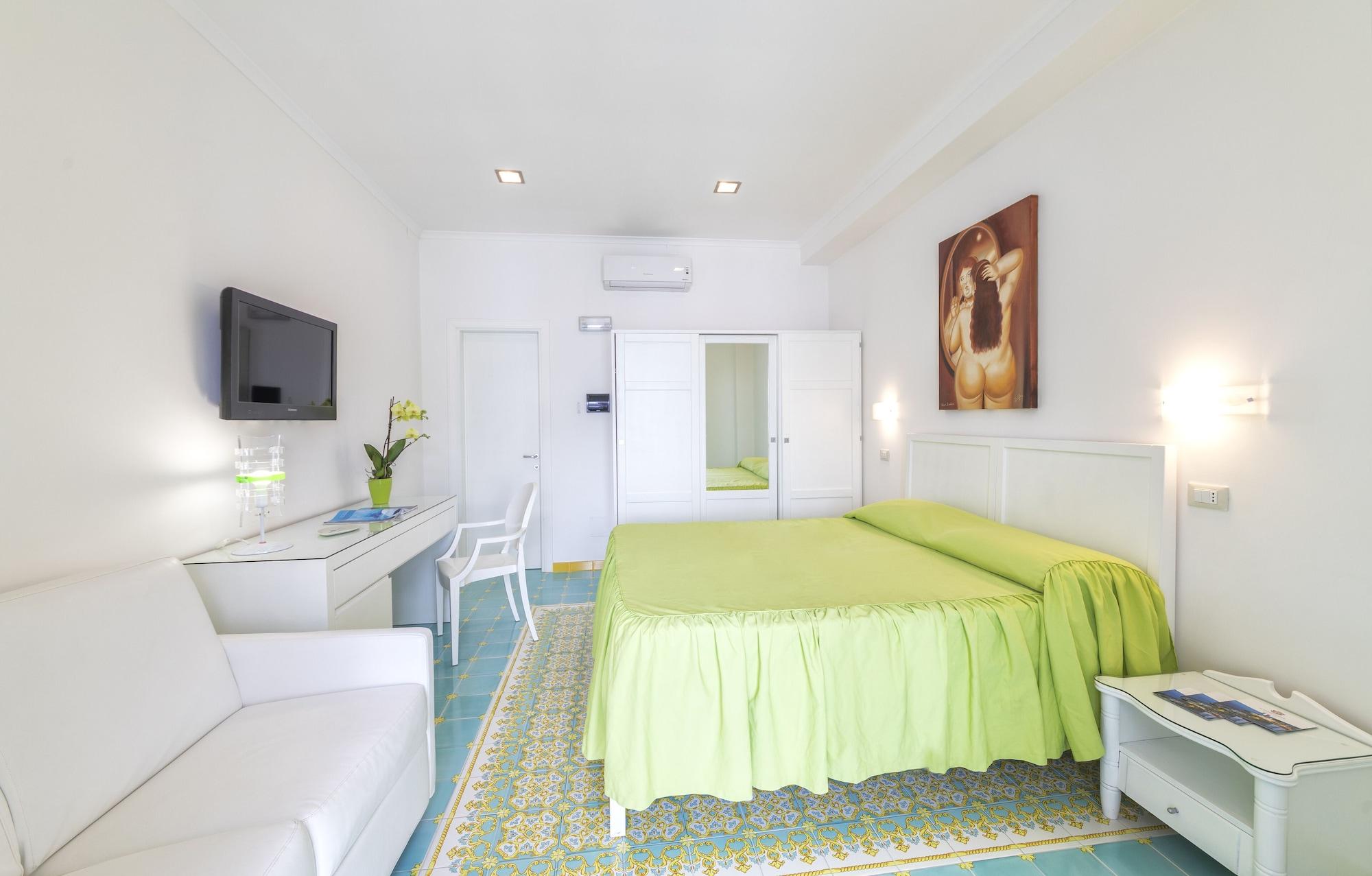 Hotel La Madonnina Казамиччола-Терме Экстерьер фото