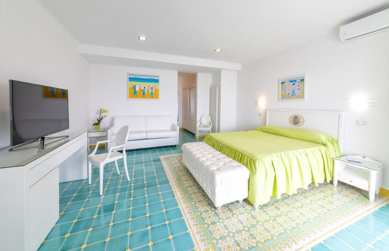 Hotel La Madonnina Казамиччола-Терме Экстерьер фото