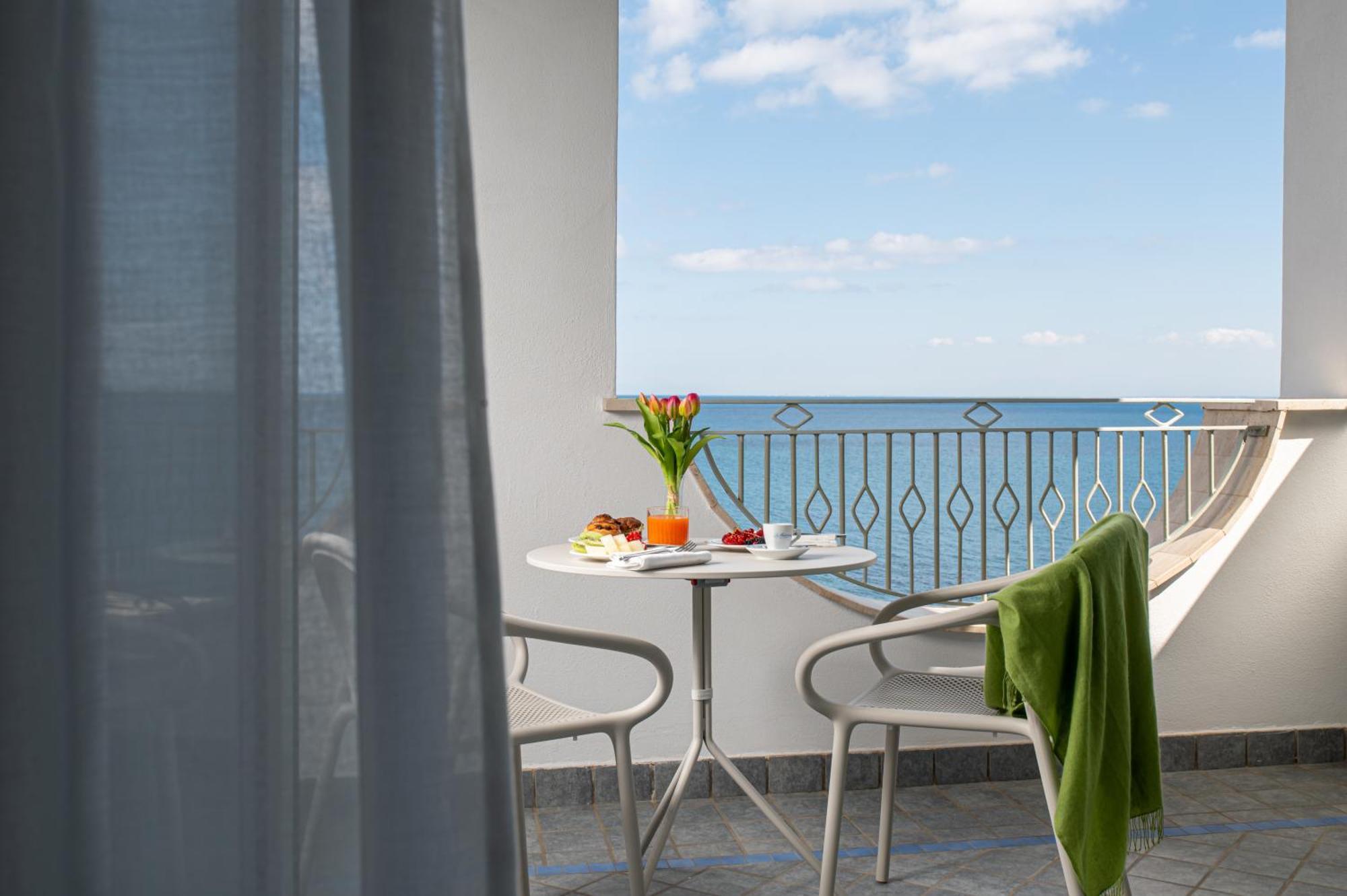Hotel La Madonnina Казамиччола-Терме Экстерьер фото