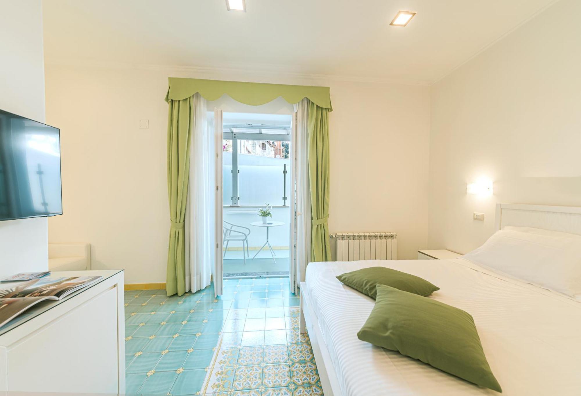 Hotel La Madonnina Казамиччола-Терме Экстерьер фото